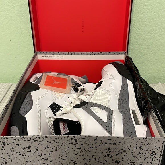 Preowned/Lightly Used: Air Jordan 4 Retro: Cement 4 Size 10 - Picture 11 of 11